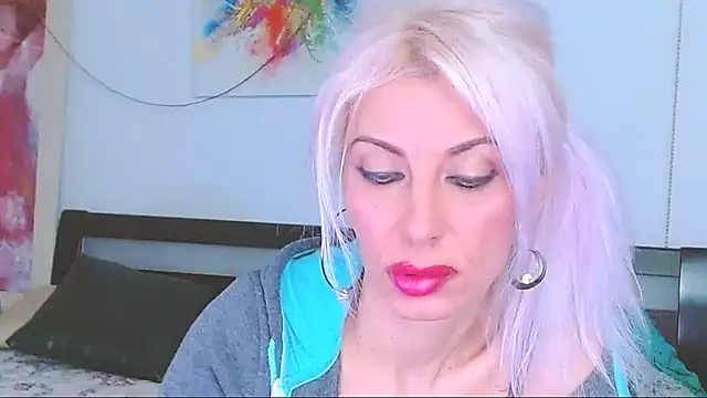 Snapshot of HoneyLara chatting on 03/22/25, 08:26 HoneyLara online show from 03/22/25, 08:26