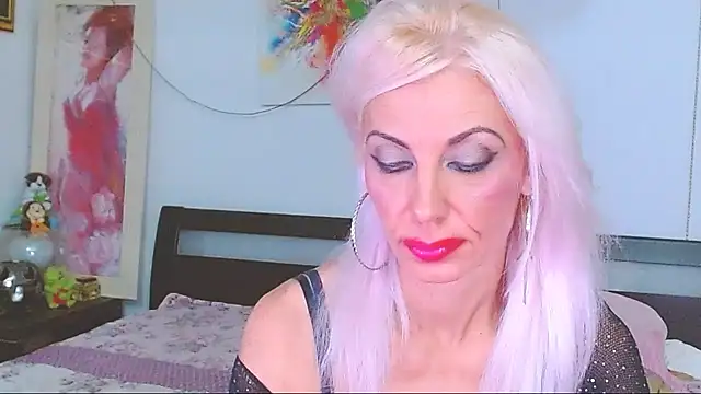 Snapshot of HoneyLara chatting on 09/14/25, 08:52 HoneyLara online show from 09/14/25, 08:52