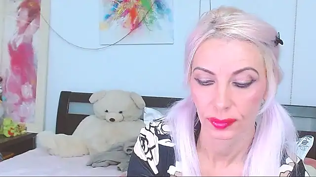 Snapshot of HoneyLara chatting on 10/05/25, 08:40 HoneyLara online show from 10/05/25, 08:40
