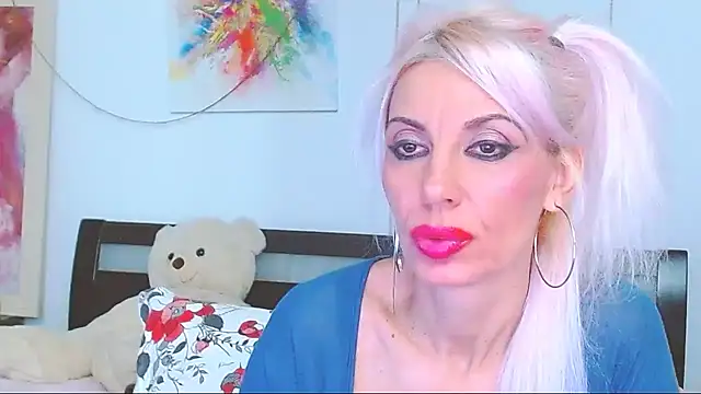 Snapshot of HoneyLara chatting on 10/15/25, 07:14 HoneyLara online show from 10/15/25, 07:14