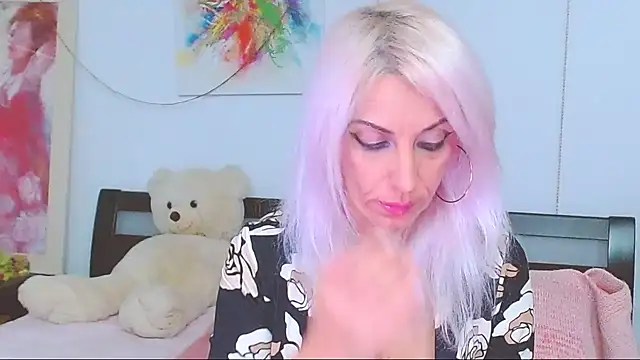 Snapshot of HoneyLara chatting on 10/19/25, 08:53 HoneyLara online show from 10/19/25, 08:53