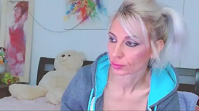 HoneyLara online show from 01/15/26, 01:43