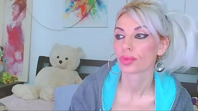 HoneyLara online show from 03/06/26, 08:16