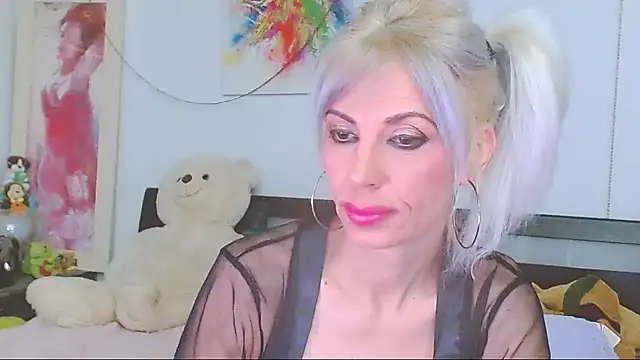 HoneyLara online show from 05/02/26, 11:43