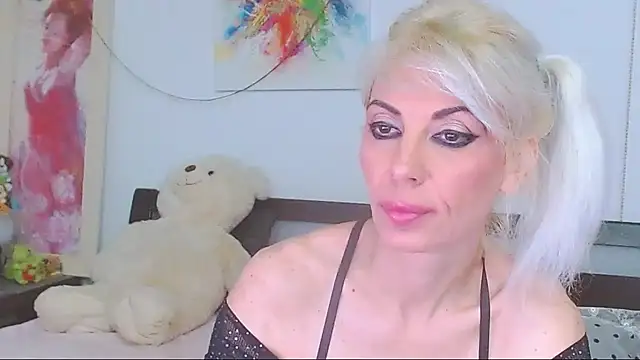 HoneyLara online show from 05/10/26, 07:52