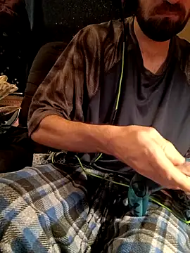 Snapshot of ShadowyTube chatting on 01/14/25, 06:17 ShadowyTube online show from 01/14/25, 06:17