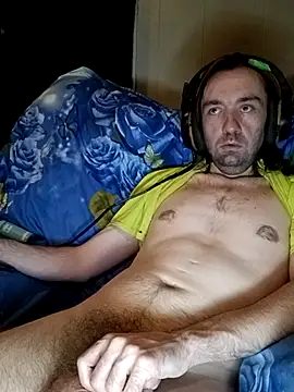 Snapshot of ShadowyTube chatting on 09/13/25, 05:07 ShadowyTube online show from 09/13/25, 05:07