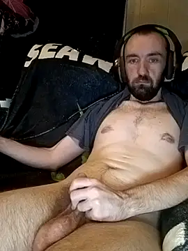 Snapshot of ShadowyTube chatting on 10/18/25, 10:43 ShadowyTube online show from 10/18/25, 10:43