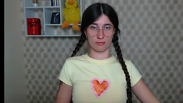 Snapshot of MaryEm976 chatting on 06/02/26, 06:26 MaryEm976 online show from 06/02/26, 06:26
