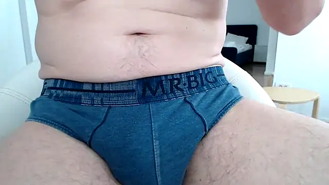 Snapshot of Mrprecum chatting on 06/03/26, 02:33 Mrprecum online show from 06/03/26, 02:33