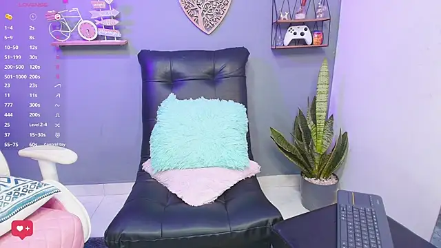 kateadams1 online show from 04/12/26, 08:14