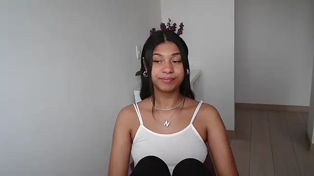 Snapshot of dark_enchantress_ chatting on 02/14/25, 09:32 dark enchantress online show from 02/14/25, 09:32