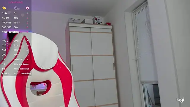 HotCarolineXO online show from 11/18/25, 12:31