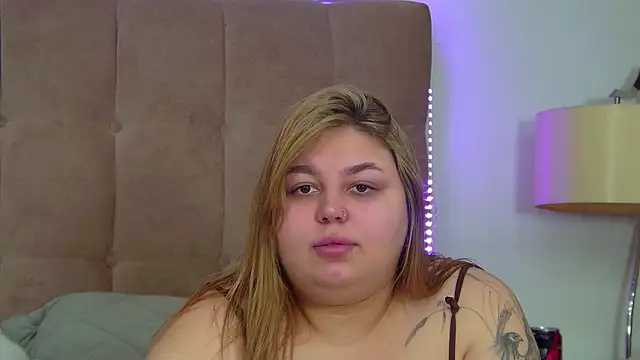 LillianKim online show from 11/18/25, 06:45