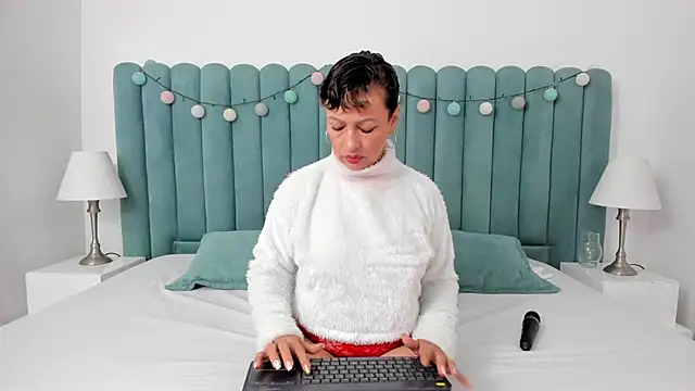 Snapshot of marianaaguii chatting on 02/04/25, 11:27 marianaaguii online show from 02/04/25, 11:27