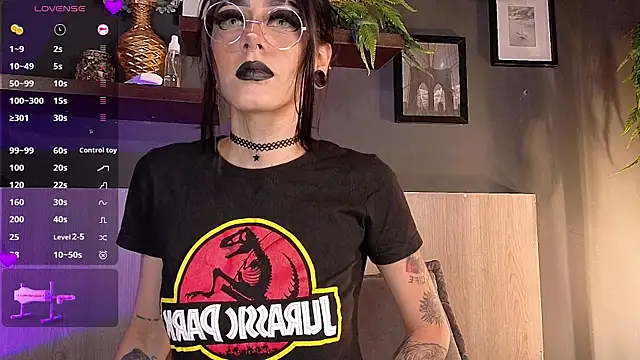 Mackenzie Moore online show from 10/28/25, 10:45