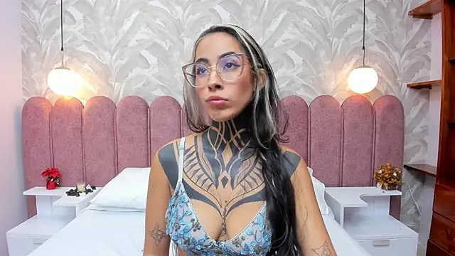 NicoleBlum online show from 01/15/25, 04:00