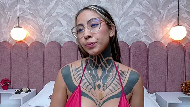 NicoleBlum online show from 02/07/25, 04:46