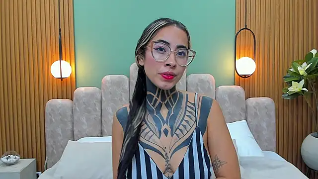 NicoleBlum online show from 02/21/25, 02:27