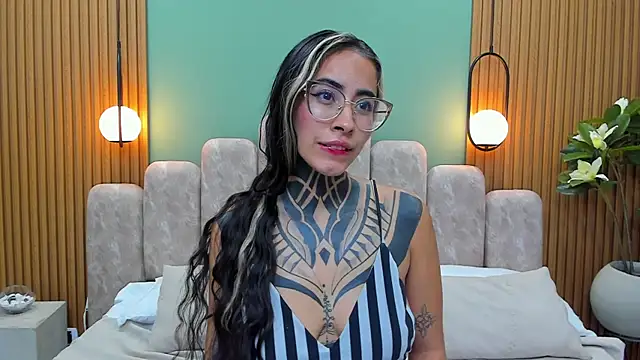 NicoleBlum online show from 02/21/25, 11:43