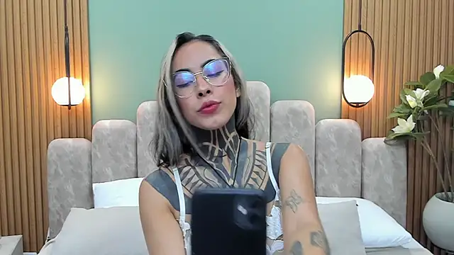 NicoleBlum online show from 03/07/25, 01:40