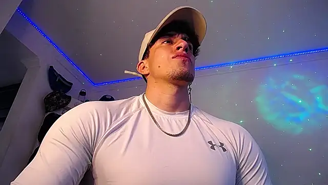 Snapshot of strongboy_ chatting on 11/25/25, 07:03 strongboy online show from 11/25/25, 07:03