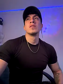 Snapshot of strongboy_ chatting on 12/02/25, 01:17 strongboy online show from 12/02/25, 01:17