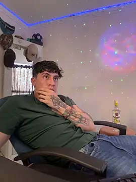 Snapshot of strongboy_ chatting on 12/13/25, 07:53 strongboy online show from 12/13/25, 07:53