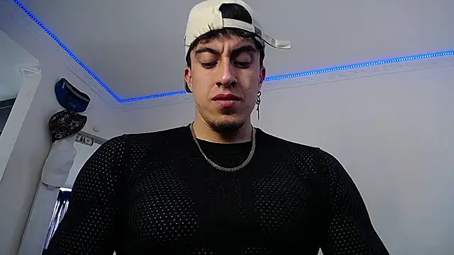 Snapshot of strongboy_ chatting on 02/16/26, 05:31 strongboy online show from 02/16/26, 05:31