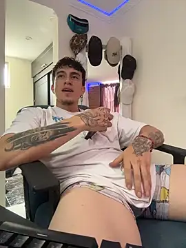 Snapshot of strongboy_ chatting on 02/20/26, 05:57 strongboy online show from 02/20/26, 05:57