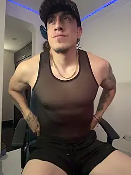 Snapshot of strongboy_ chatting on 02/26/26, 06:07 strongboy online show from 02/26/26, 06:07