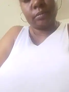 Snapshot of bigtitssxx chatting on 05/08/26, 01:27 bigtitssxx online show from 05/08/26, 01:27