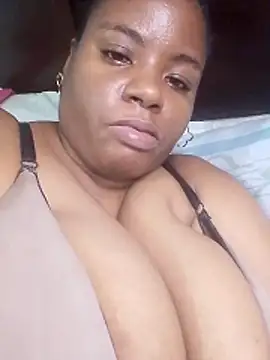 Snapshot of bigtitssxx chatting on 05/20/26, 04:57 bigtitssxx online show from 05/20/26, 04:57
