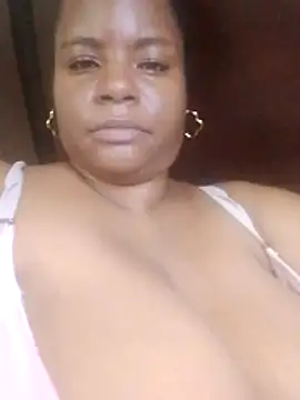 Snapshot of bigtitssxx chatting on 05/22/26, 12:29 bigtitssxx online show from 05/22/26, 12:29