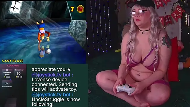 evamila online show from 11/28/25, 12:24