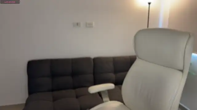 xisisxx online show from 10/15/25, 08:53