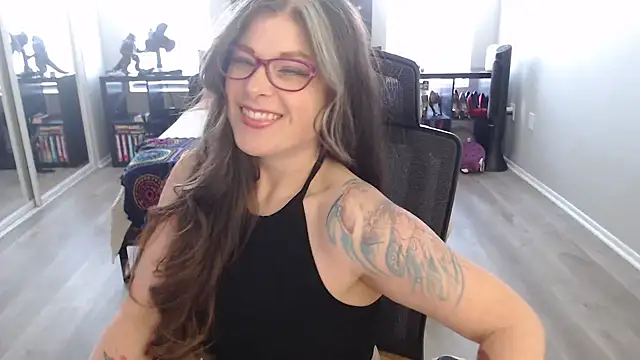 Snapshot of TheLenaAdams chatting on 12/29/24, 03:24 TheLenaAdams online show from 12/29/24, 03:24