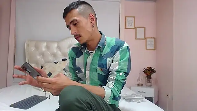 ryan maxy online show from 01/31/25, 01:11