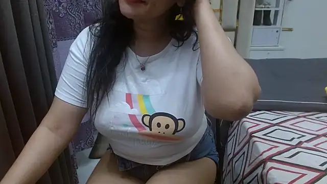 Snapshot of Lovelywife786 chatting on 05/03/26, 05:19 Lovelywife786 online show from 05/03/26, 05:19