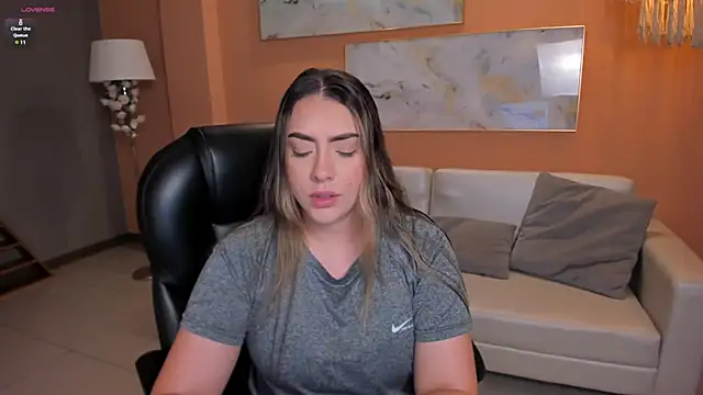 Snapshot of MartinnaBonnet chatting on 01/06/25, 10:57 MartinnaBonnet online show from 01/06/25, 10:57