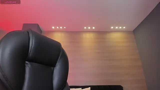 Snapshot of MartinnaBonnet chatting on 01/07/25, 10:22 MartinnaBonnet online show from 01/07/25, 10:22