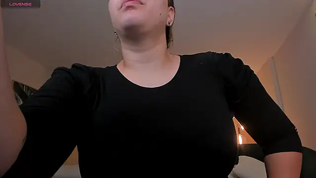 Snapshot of MartinnaBonnet chatting on 02/11/25, 10:48 MartinnaBonnet online show from 02/11/25, 10:48