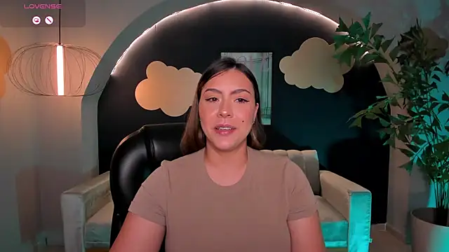 Snapshot of MartinnaBonnet chatting on 03/10/25, 04:57 MartinnaBonnet online show from 03/10/25, 04:57