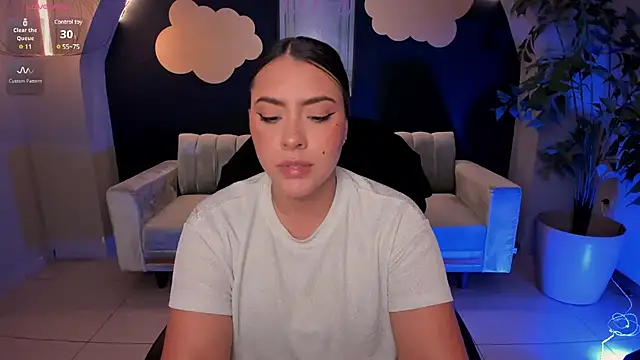 Snapshot of MartinnaBonnet chatting on 03/14/25, 05:02 MartinnaBonnet online show from 03/14/25, 05:02