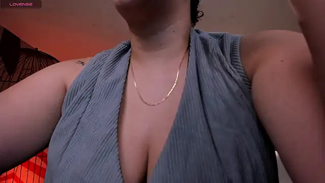 Snapshot of MartinnaBonnet chatting on 03/18/25, 10:25 MartinnaBonnet online show from 03/18/25, 10:25