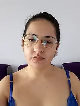 MiaLaurenzz online show from 10/04/25, 05:55
