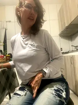 Snapshot of RAIRAsexy chatting on 10/30/25, 02:46 RAIRAsexy online show from 10/30/25, 02:46