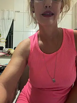 Snapshot of RAIRAsexy chatting on 04/15/26, 01:01 RAIRAsexy online show from 04/15/26, 01:01