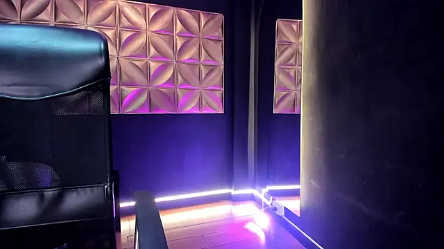 Laurenhillcute14 online show from 04/20/26, 06:53