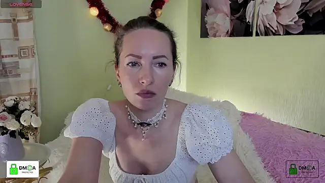 Snapshot of Queenymel chatting on 01/23/25, 03:32 Queenymel online show from 01/23/25, 03:32